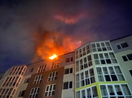 В Киеве вспыхнул пожар в новостройке (фото, видео)