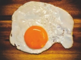 Обычная яицница может быть смертельно опасна: кому нельзя ее есть