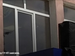 По окнам здания полиции в Луцке, где находится прибывший Аваков, стреляют (ФОТО)