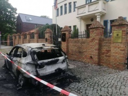 Автомобиль дипломата Аремении, возможно, подожгли в Германии