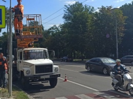 В Киеве установили обновленные дорожные знаки