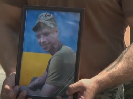 В Николаевской области похоронили погибшего на Донбассе 18-летнего морпеха (видео)