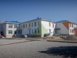 В Николаевском детском саду «Веснянка» заканчивают красить фасад и проводят внутреннюю отделку
