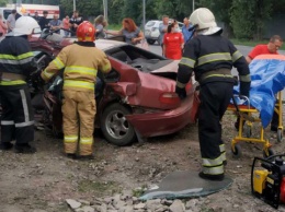 Автотроща на Хмельнитчине: Honda не пропустила скорую, есть пострадавшие