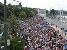 Ограничения свободы СМИ в Венгрии: протестующие пришли под офис Орбана