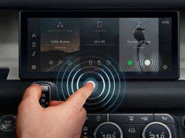 Компания Jaguar Land Rover представила бесконтактный сенсорный экран