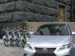 Киевлян возмутил «герой парковки» на Lexus, фото