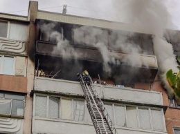 В Киеве вспыхнул серьезный пожар в многоэтажке