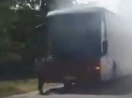 На кирилловской трассе горит пассажирский автобус (видео)