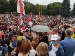 Выборы в Беларуси: соперница Лукашенко собрала тысячные митинги