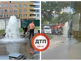 В Киеве образовался гейзер посреди дороги - движение авто остановилось