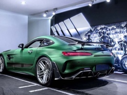 Тюнеры сделали интерьер Mercedes-AMG GT R в готическом стиле (ФОТО)