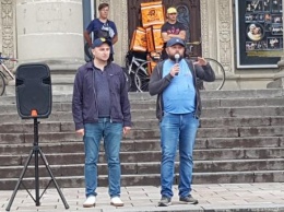 "Защити армию". Жители Тернополя присоединились к всеукраинской акции