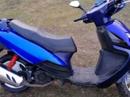 В Никополе 27-летний мужчина украл скутер, припаркованный возле магазина