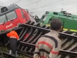 В Петербурге столкнулись два поезда