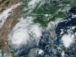 Ураган Дуглас на Гавайях ослаб до уровня тропического шторма