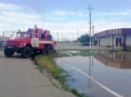 Спасатели продолжают операцию по спасению затопленного села на Херсонщине