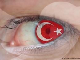 Эрдоган хочет контролировать соцсети. Чем опасен новый закон в Турции