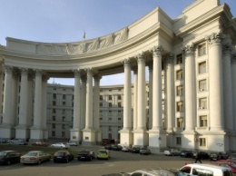 В МИД назвали "страусиным поведением" возвращение РФ ноты из-за парада в Севастополе