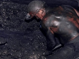 В Донецке при обрушении пород в шахте пострадал горняк