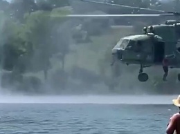 На Харьковщине десант высадился с вертолета прямо в реку (видео)