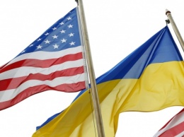 Правительство США поддерживает увеличение военной помощи Украине - Помпео