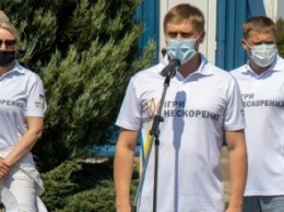 Александр Бондаренко поддержал областную команду «Игр непокоренных» и организовал для ветеранов АТО прыжок с парашютом