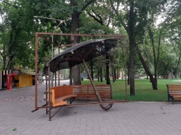 И отдохнуть, и от дождя спрятаться: в парке появится функциональный арт-объект