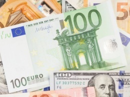 Доллар пока стабилен, а евро на наличном рынке дорожает: что будет с курсом гривни дальше