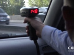 148 км в час: опубликовано видео, как кортеж Зеленского нарушает ПДД