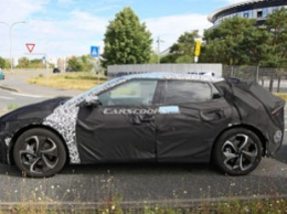Новейший электромобиль Kia ездит в паре с Tesla Model 3