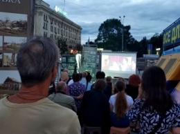 В центре Харькова под открытым небом показали фильм "Заборонений" о Василии Стусе