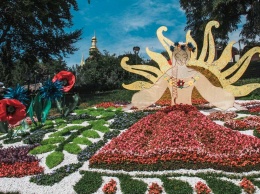 В Киеве на Певческом поле появятся Рапунцель, Шрек, Микки-Маус, Angry Birds и Белоснежка из цветов: когда откроется новая выставка