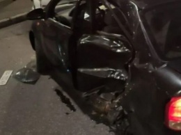 В Киеве мотоциклист на сумасшедшей скорости протаранил авто. ВИДЕО