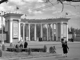 В Сети показали, как раньше выглядел парк им. Шевченко