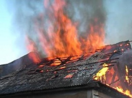 Во время пожара криворожане лишились крыши и домашних вещей