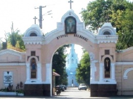 На Втором Христианском кладбище в Одессе сломаны десятки крестов
