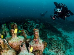 В Греции открыли первый подводный музей: в нем сотни древних амфор (фото)