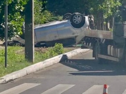 На Херсонщине произошла серьезная авария, в результате перекинулось авто