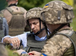 Зеленский наградил посмертно пятерых военных, погибших на Донбассе
