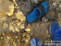 Под Харьковом ребенка насмерть засыпало песком - искали всю ночь