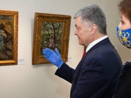 Суд отменил арест картин Порошенко