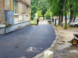 В Днепровском и Дарницком районе Киева отремонтируют 13 придомовых территорий и внутриквартальных проездов (адреса)