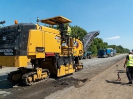 Это случилось: начался долгожданный ремонт дороги из Днепра в Кривой Рог