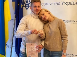 Футболист сборной Зинченко женился в Лондоне, но сыграет свадьбу в Киеве