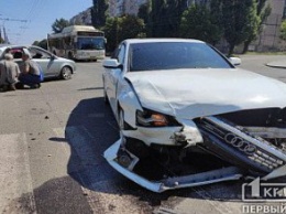 В Кривом Роге Audi влетела в Geely: есть пострадавшие