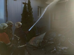 В Харькове всю ночь тушили пожар в цеху
