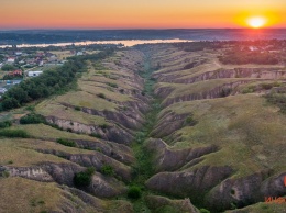 Пейзажи Новой Зеландии под Днепром: как выглядит Сажевская балка на рассвете