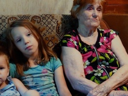 Пенсионерке из Одесской области "подкинули" трех правнуков (ВИДЕО)