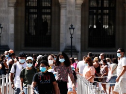 Коронавирус наступает: в Париже введут обязательное ношение масок на улице